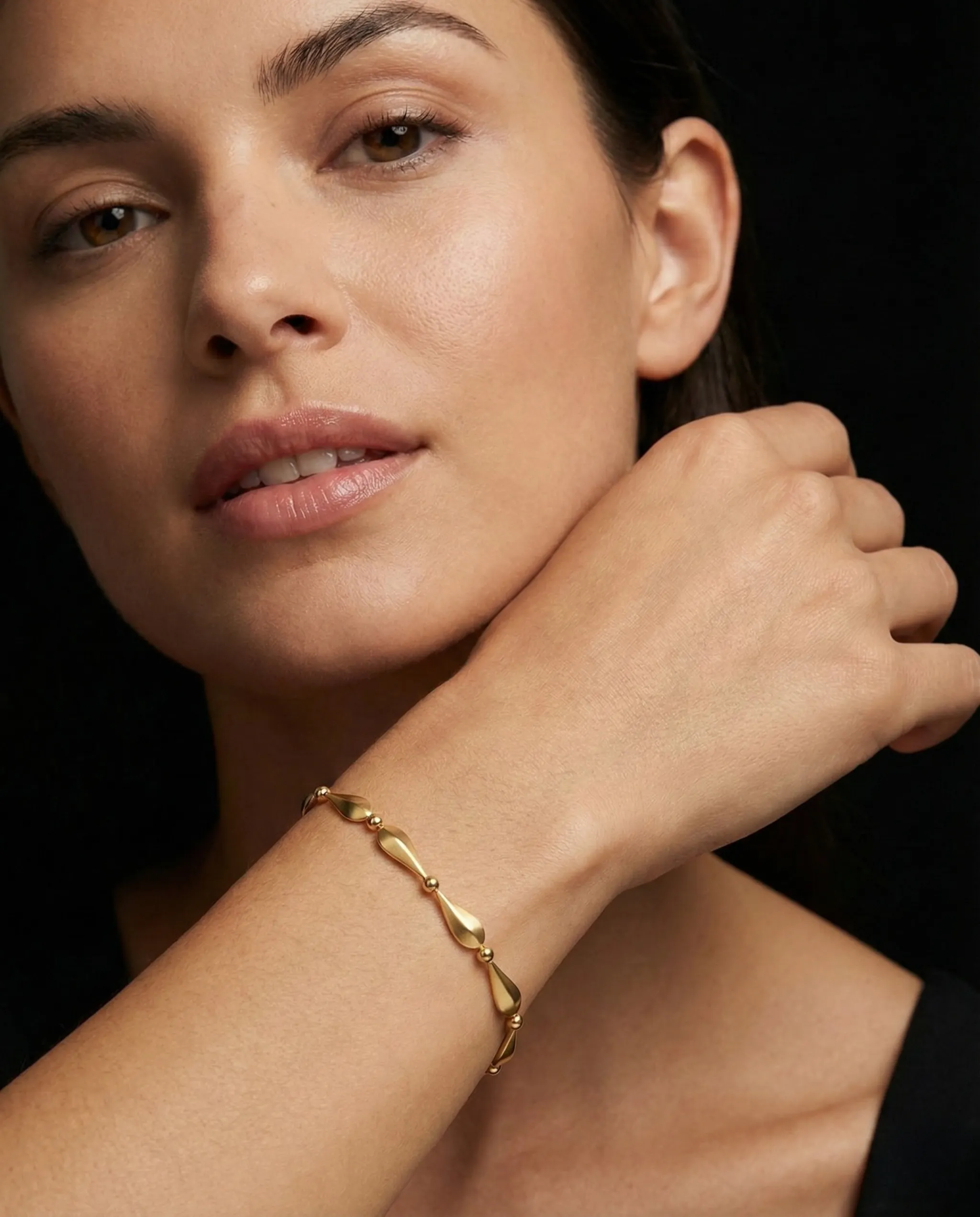 ShopOS bracelet infocus